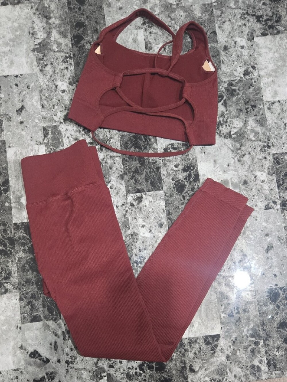 BURGUNDY WORKOUT SET - Picture 2 of 3